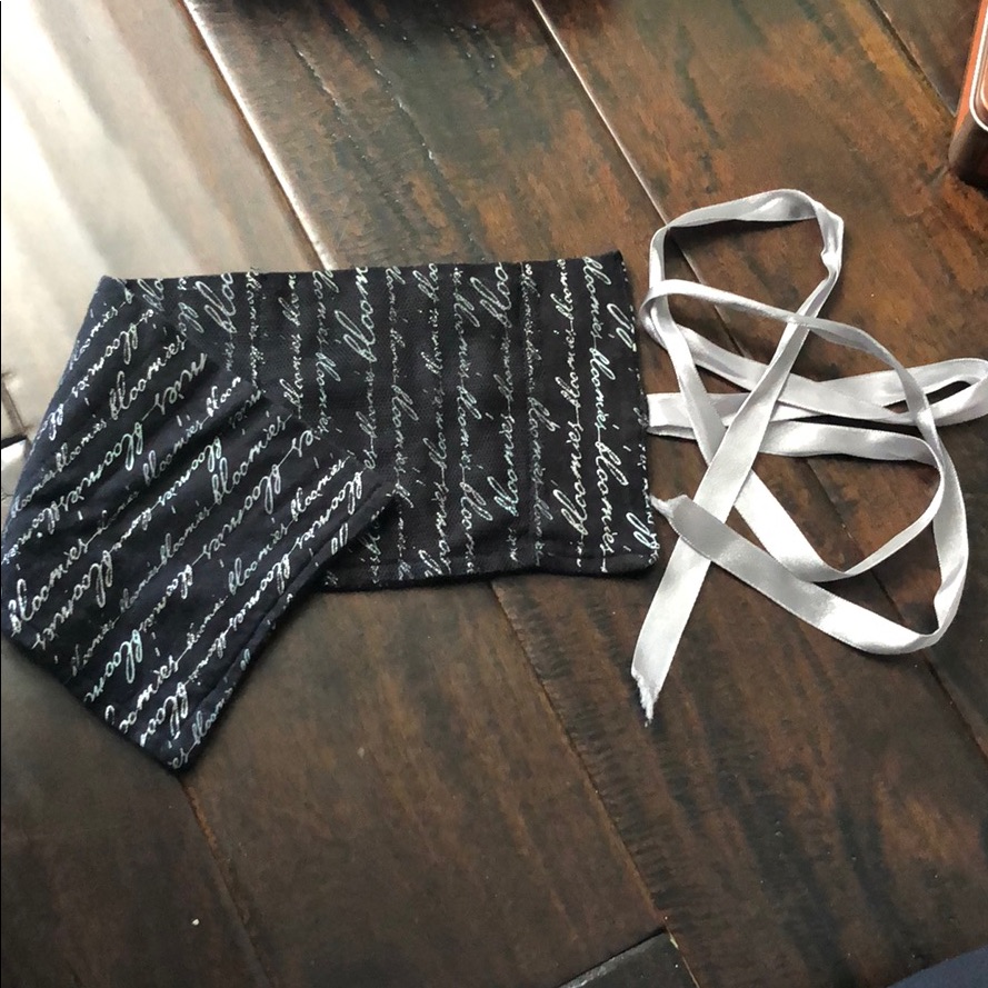 Bloomingdales Bloomies Jewelry Wrap Up Case 8$
